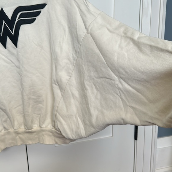 Zara Wonder Women cropped pullover. Size Small - Picture 4 of 4